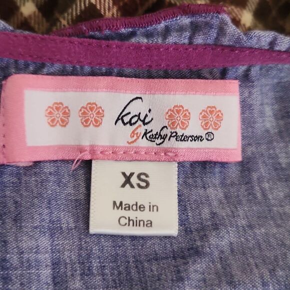 Koi by Kathy Peterson Scrub Top XS - Picture 6 of 6
